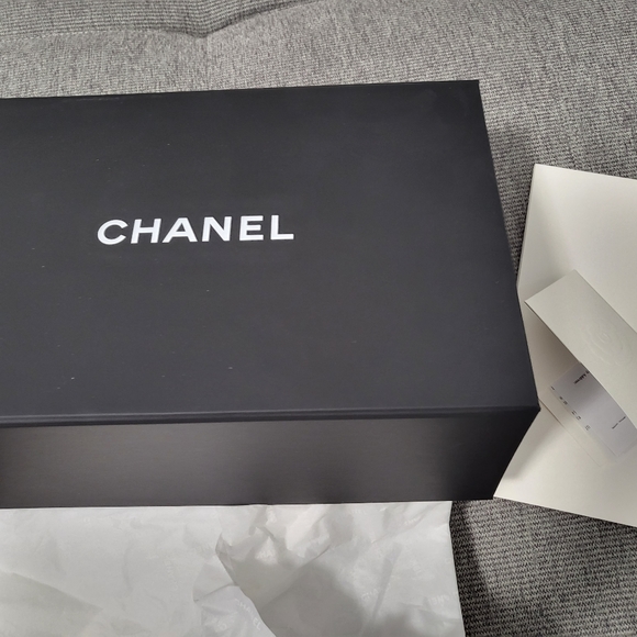 *Like new* chanel pearl crush mini flap - Picture 2 of 8